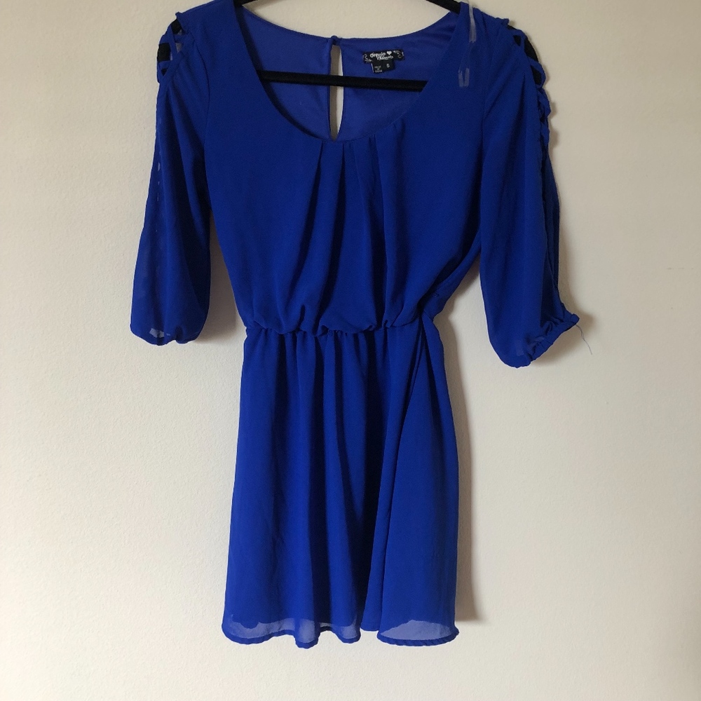 blue dress